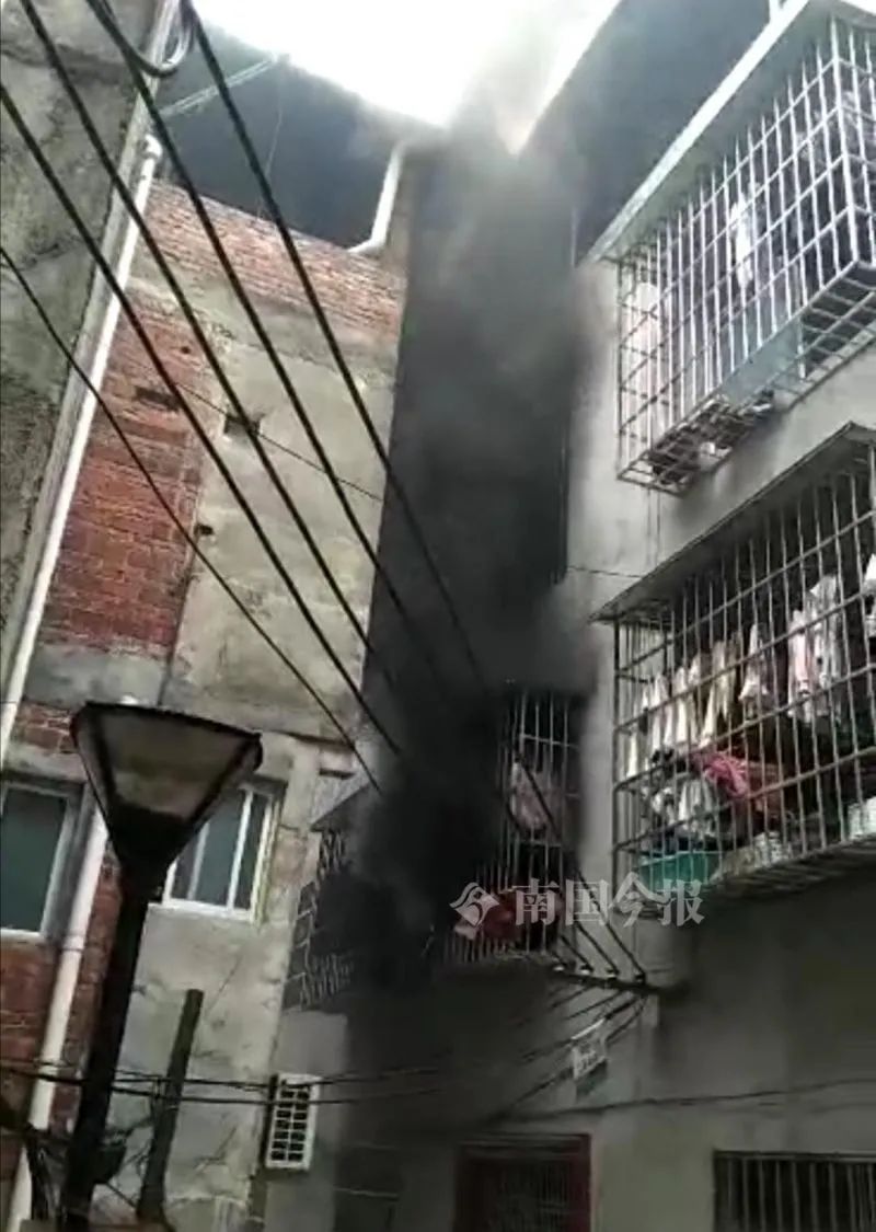 DƬ